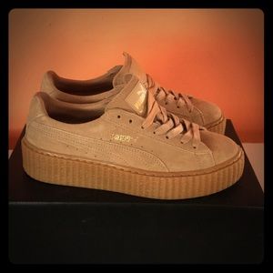RIHANNA FENTY ( CREEPERS)